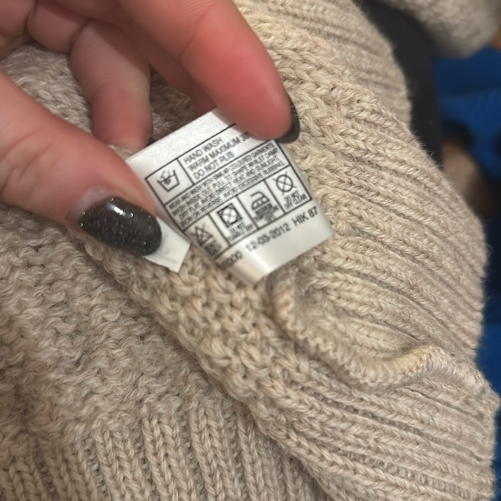 Women's Cream Cable Knit Wool Cardigan - Picture 5 of 8